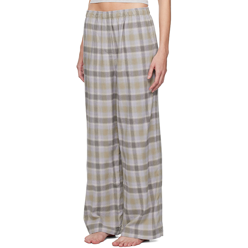 hongfeng’s customized pajama pants are perfect for a relaxed, cozy night at home.